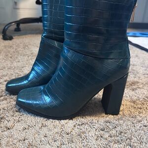 Elegant Grene Croc-Embossed Women's Boots